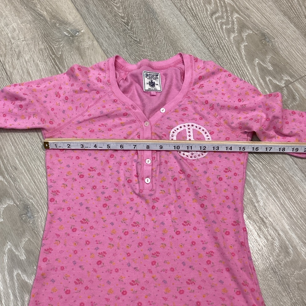PINK Victoria's Secret Retro Pink Top Floral Long Sleeve with Front Button Sz M - Picture 7 of 13